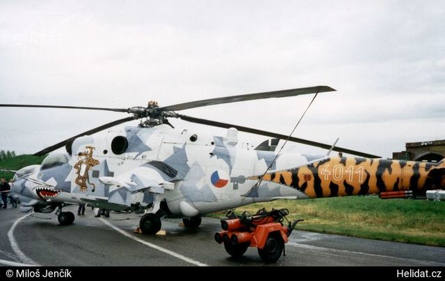 Foto vrtulníku 4011 - Mil Mi-24D Hind D